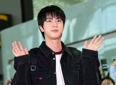 방탄소년단 진, 인사는 귀엽게[TEN포토]