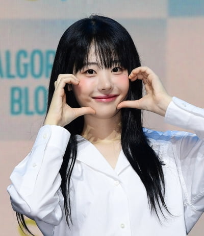 QWER 히나, 심쿵 눈맞춤[TEN포토]