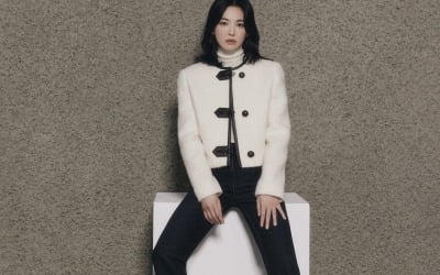 '161cm' 송혜교, 아담한 비율 보완 제대로네…전신 화보서도 위풍당당