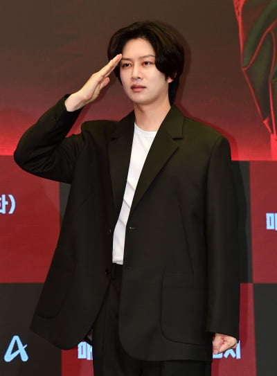 김희철, 우주대스타의 경례[TEN포토]