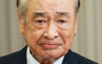 イ・スンジェ、国民俳優からパワハラ俳優へ転落した波乱万丈の物語