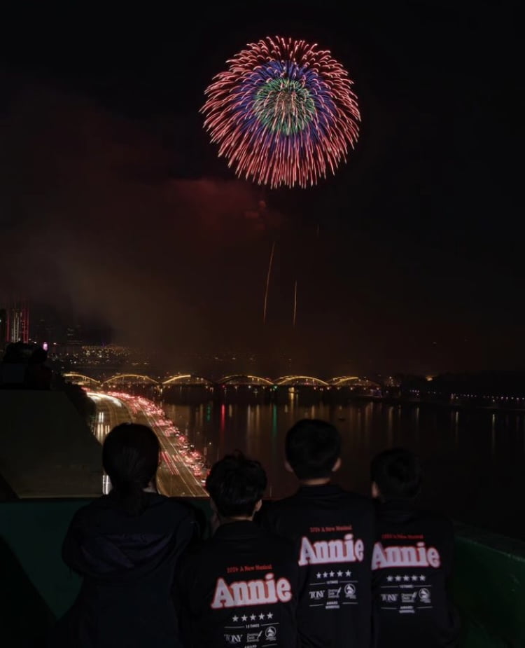 송일국, 13억대 송도집 떠났다…흑석동서 삼둥이와 불꽃축제 관람