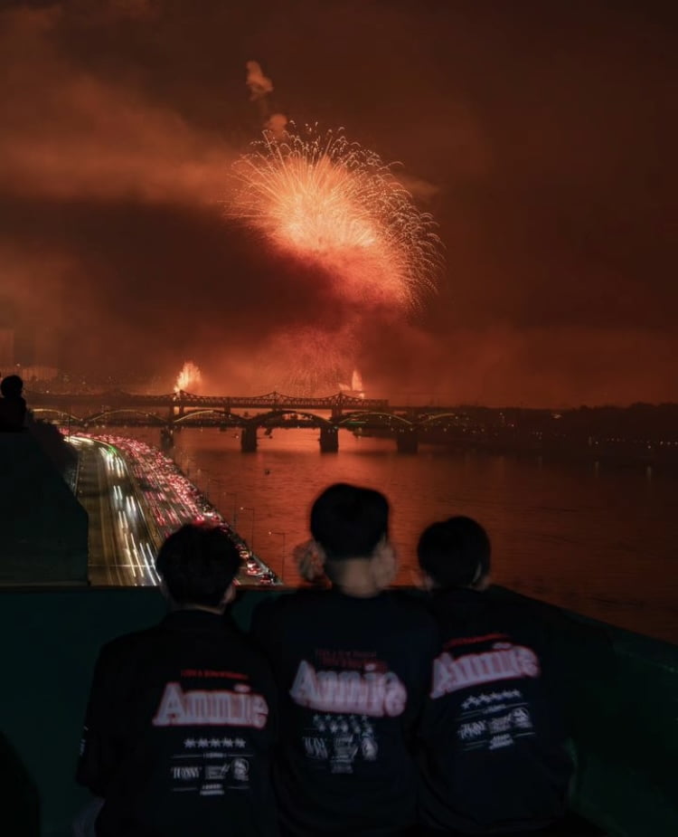 송일국, 13억대 송도집 떠났다…흑석동서 삼둥이와 불꽃축제 관람