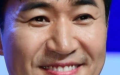 Kim Jong-min Reveals He Avoids Drinking with Female Friends Due to Younger Girlfriend