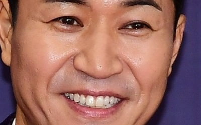 Kim Jong-min Reveals Details About His 11-Year-Younger Girlfriend