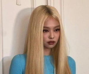 블랙핑크 제니, 퍼스널 컬러 진단 시급…금발 바비인형 변신 실패