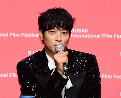 강동원 "제작자 박찬욱 감독, 현장 와서 대사 장단음 디렉팅"('전란') [BIFF]
