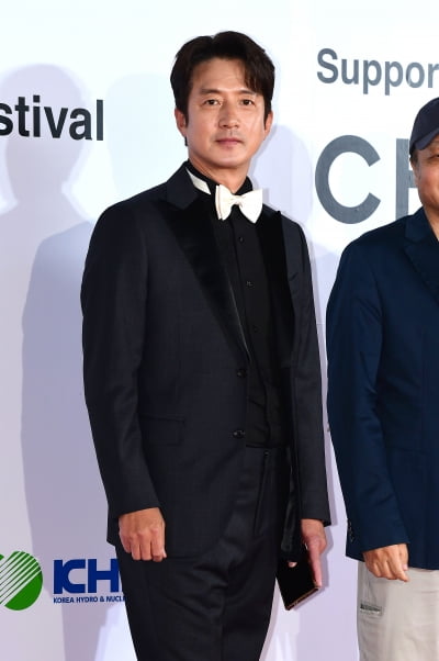 정준호, 돋보이는 흰색 나비 넥타이[TEN포토]