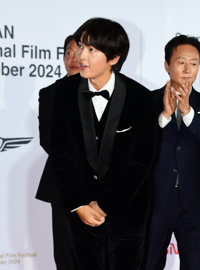 송중기, 예의바른 폴더인사[TEN포토]