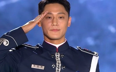 KBS『不朽の名曲』、国軍の日特集でイ・ドヒョンがスペシャルMCとして登場