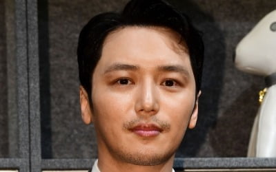 배정남と변요한、愛犬と共に友情旅行！SBS『미운 우리 새끼』で公開
