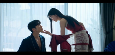 [종합] 이렇게 야해도 되나…이상이♥한지현, 침대서 속옷만 입은채 발견 ('사장님의 식단표')