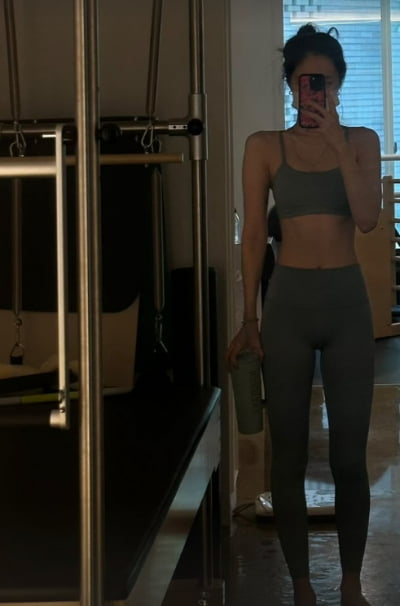 '167cm 46kg' 손나은, 제니도 울고갈 직각 어깨에 군살 제로 몸매…보험 들었지?