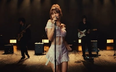 BLACKPINKのリサ、新シングル『Moonlit Floor』でグローバルファンに特別な贈り物