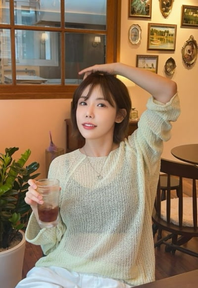 '47세' 전현무, 20대 여돌이랑 콘서트 가더니…오늘은 여배우와 '하하호호'