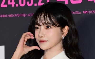 조유리, '오징어게임' 출연 앞두고 겹경사…유기견 새출발 위해 선행