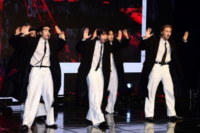 82메이저, 타이틀곡 '혀끝' 무대[TEN포토]