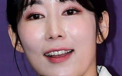 [종합] '자발적 비혼모' 사유리, 외간 남자와 젠 어린이집 방문…"아빠는 없어" ('꽃중년')