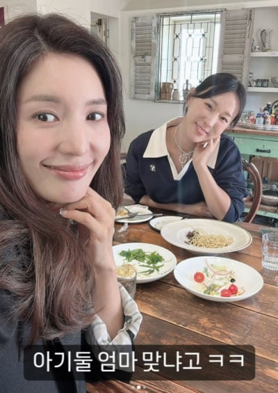 이지혜 '불화설' 서지영과 15년 만에 재회…"투샷 반갑죠?"