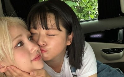트와이스 정연, 럽스타그램인가…밀착 스킨십+볼 뽀뽀까지