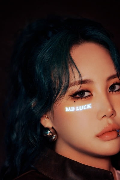 제이미 맞아? 청록색 헤어로 대담한 변신…2년 만에 컴백 [공식]