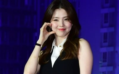 [단독] 한소희, 실제 나이 1살 많은 1993년생(31살)…안타까운 가정사 있었다