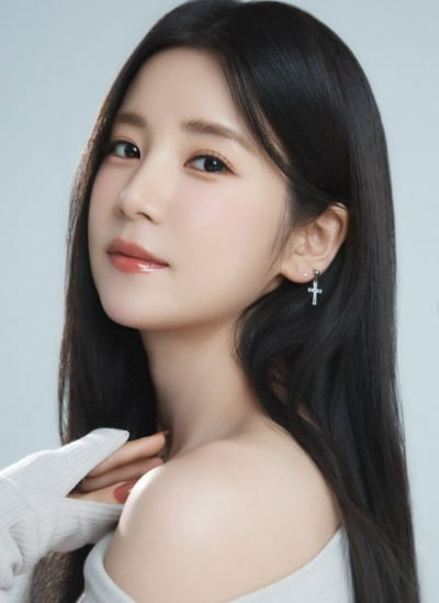 배우 전향? 솔로 준비? 에이핑크 박초롱, 새 프로필 공개