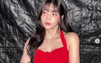 '워터밤 여신' 권은비, 다 가려도 숨길 수 없는 몸매…군살 없는 탄탄함