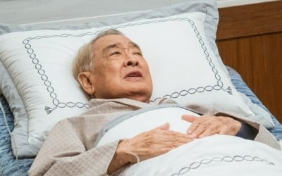 '건강 이상' 이순재 중태, 촬영 중 갑자기 쓰러졌다…"생사 오가는 상황" ('개소리')