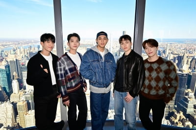 세븐틴, 美 엠파이어 스테이트 빌딩 환하게…상징색으로 반짝반짝