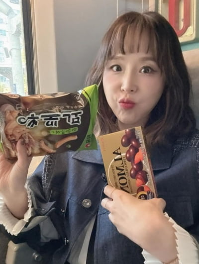 신지, 11kg 감량하더니 다람쥐 변신…이렇게 귀여운 '42세'가 어딨어