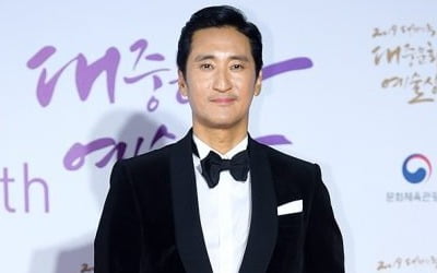 '55세' 신현준, 결국 ♥띠동갑 아내와 서울 떠났다…다섯 식구 짐 챙겨 수도사行 ('꽃중년')