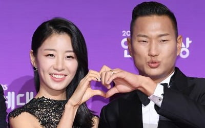 '♥정대세' 명서현, 대통령 전용기 승무원이었다…"지금은 너무 늙어" 오열 ('한이결')