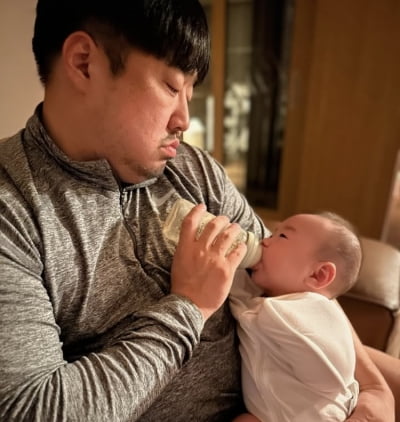 '이은형♥' 강재준, 이중턱 생겨도 눈맞춤 달달한 아빠