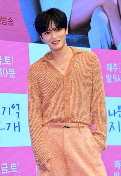 キム・ジェジュン、サセンファンによる偽の熱愛説に反論
