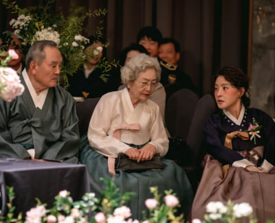 KBS第2テレビのドラマ「アイロンファミリー」、結婚式に招待されていないお客さんの登場で緊張感高まる