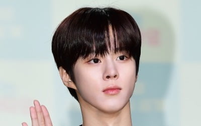 Actor Kim Woo-seok Enlists in Military Amidst Public Romance with Kang Na-eon