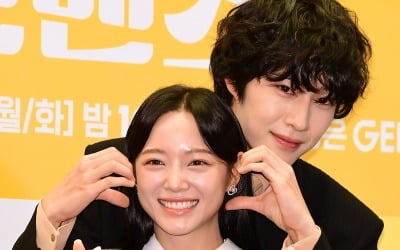Actor Lee Jong-won Praises Kim Se-jeong at 'Intoxicating Romance' Press Conference