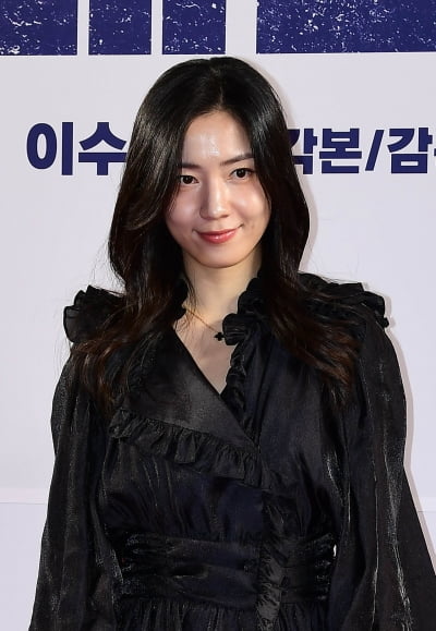"화영 왕따 맞아, 티아라에 맞고 울기도" 전 직원 폭로 나왔다 [TEN이슈]