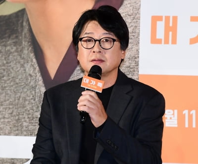 キム・ユンソク、映画『大家族』への愛情を語る