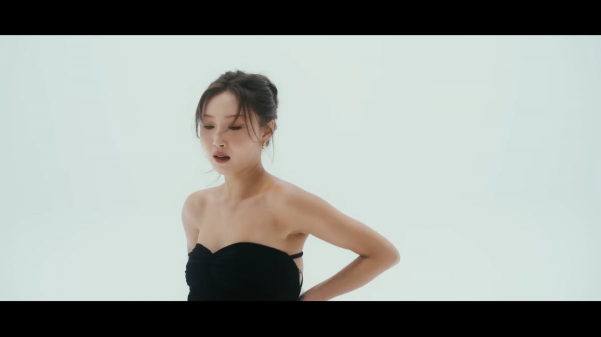 가수 화사/사진=유튜브 채널 '로고스 LOGOS' 캡처