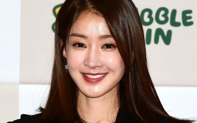 Actress Lee Si-young's Son Attends Prestigious Chadwick International School