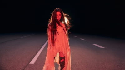 アイリーン、初のソロミニアルバム『Like A Flower』で未公開曲を正式リリース