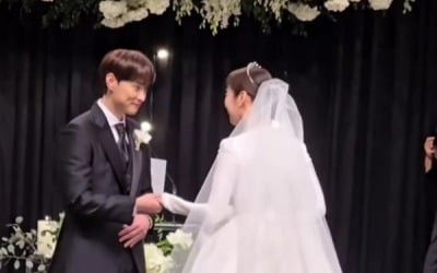 '신기은 PD♥' 민경훈, 결혼 서약 뭐길래…강호동·서장훈도 울었다 ('아형')