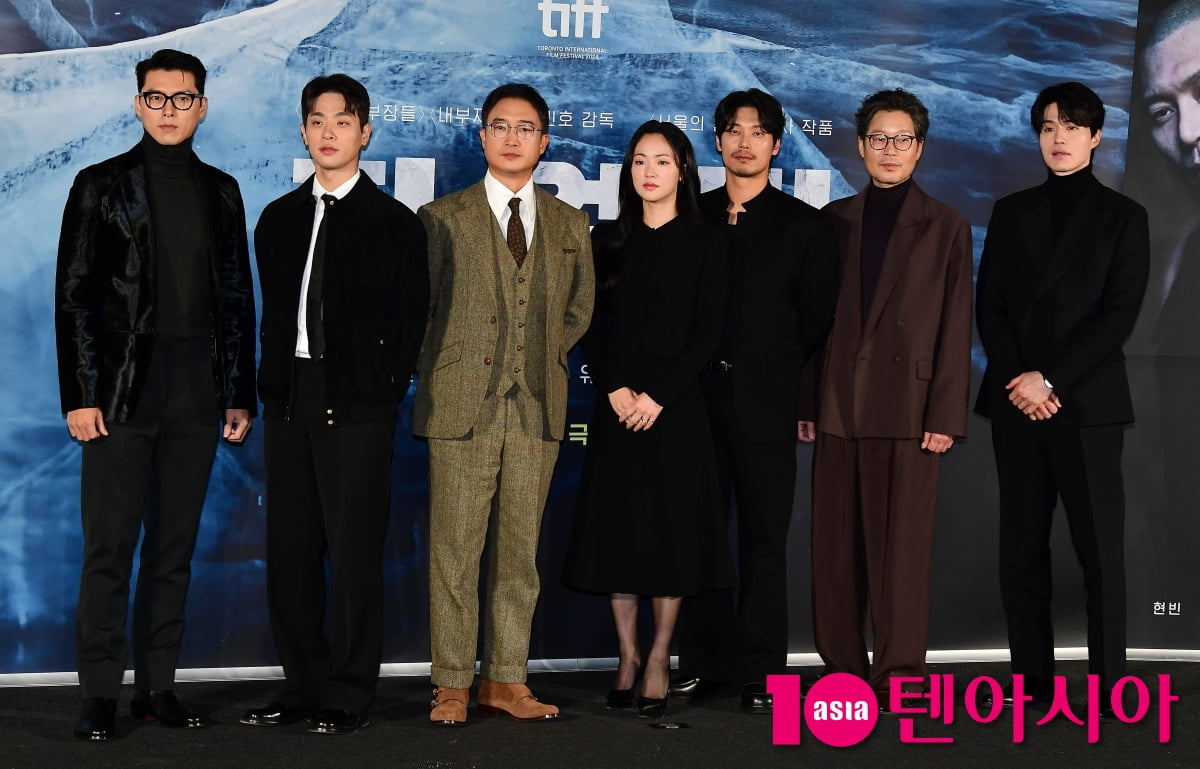 영화 '하얼빈' 화려한 배우들...크리스마스에 만나요[TEN포토]