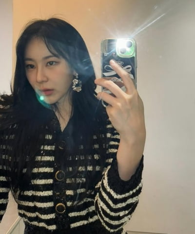 우리가 알던 이채연 맞나…프듀 시절 순둥미 사라진 '매서운' 눈매