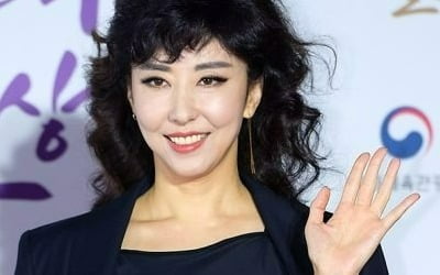 [종합] '55세' 김완선, 15년간 43kg 유지했다…"근육 다 빠져, 하루 만에 5kg 감량" ('바디멘터리')