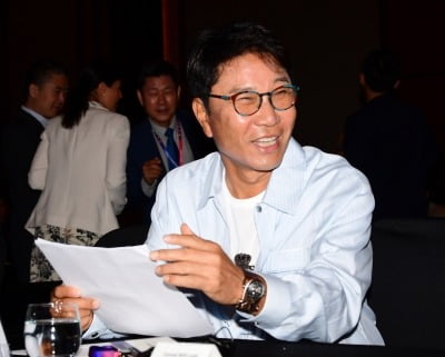 SM "이수만 전 총괄, 창립 30주년 기념 공연에 초청했다" [공식]