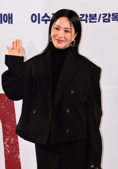 Uhm Jung-hwa Opens Up About Marriage Plans on YouTube