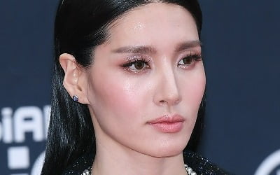 [전문] '38세' 모니카, 결혼·임신했다…"소중한 기적 찾아와, 평생 함께하기로"